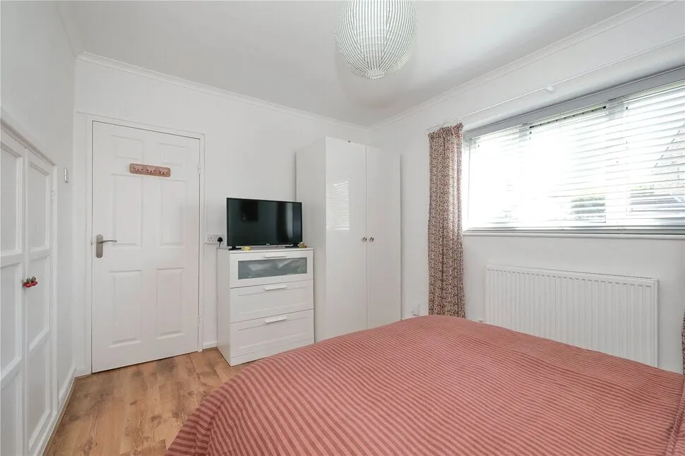 Central Avenue, Baildon, BD17, photo 14