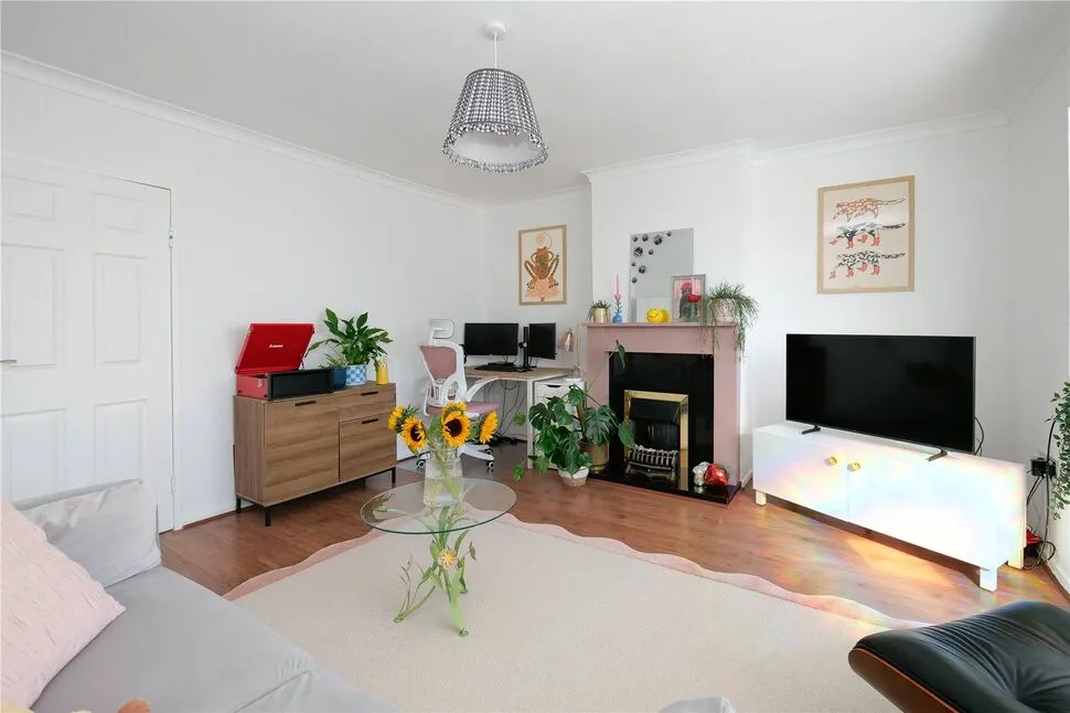 Central Avenue, Baildon, BD17, photo 10