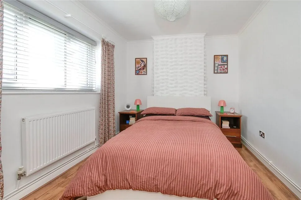 Central Avenue, Baildon, BD17, photo 13