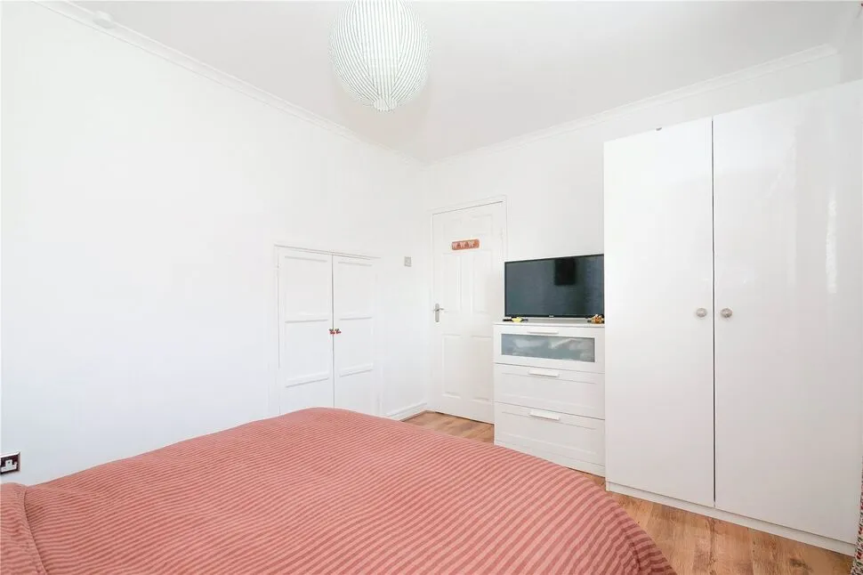 Central Avenue, Baildon, BD17, photo 12
