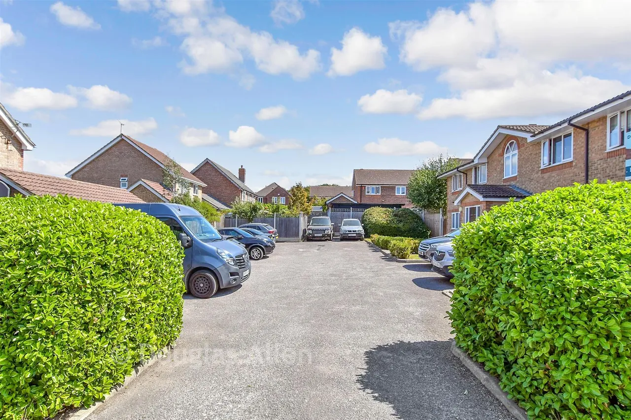 Lancaster Drive, Langdon Hills, SS16, photo 8