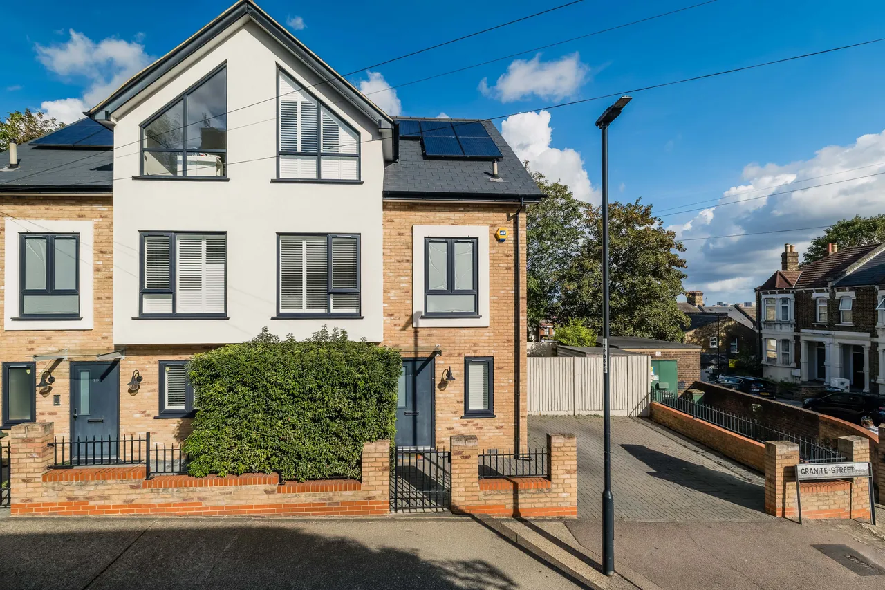 4 bed house for sale, Granite Street, London, SE18