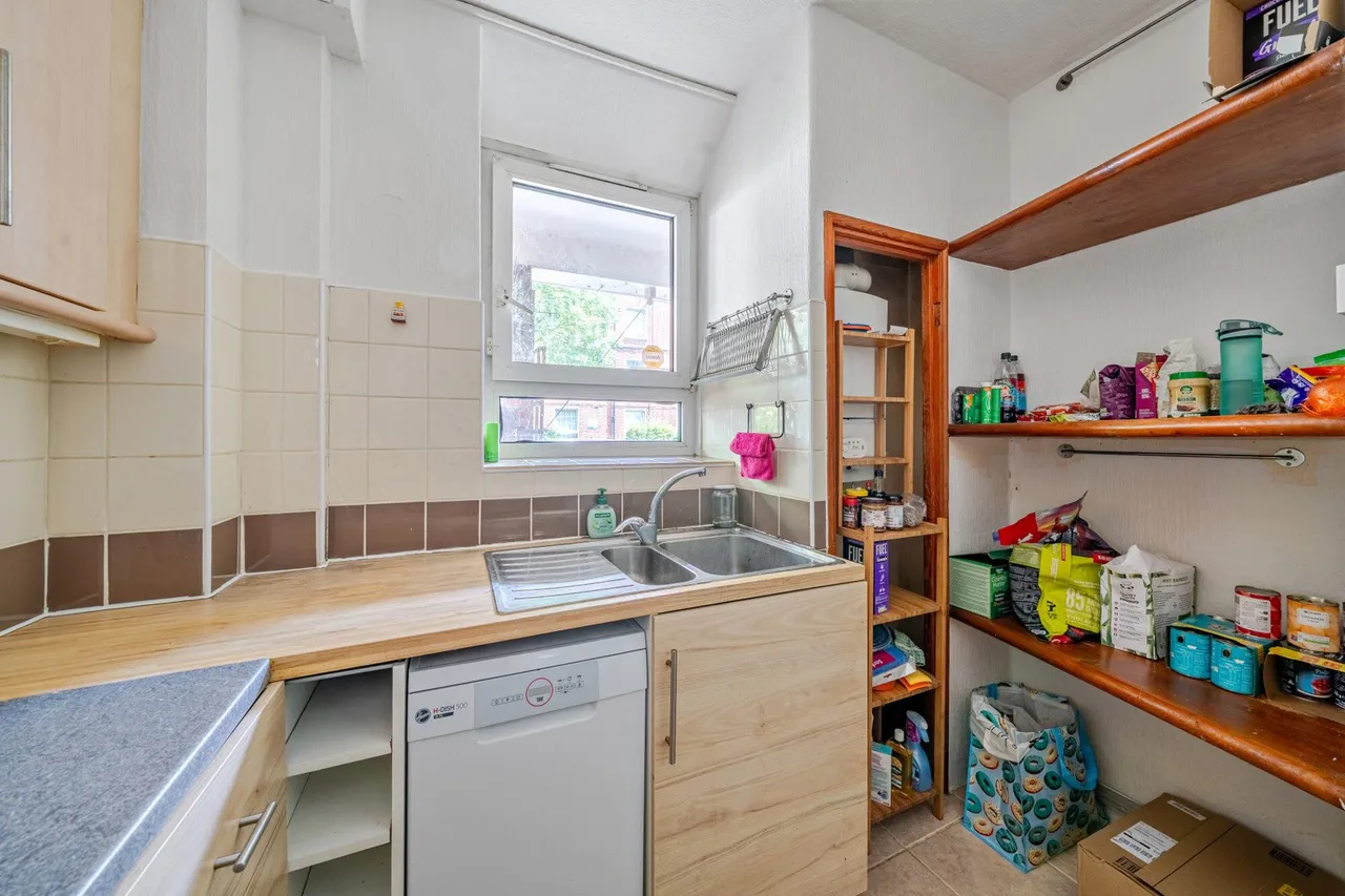 Peckham Road, SE5, photo 17