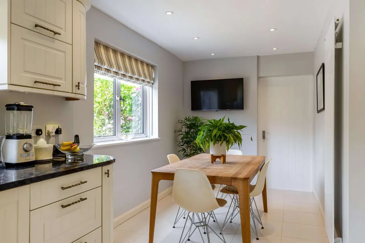 The Street, West Horsley, Leatherhead, Surrey, KT24 6HY, photo 4