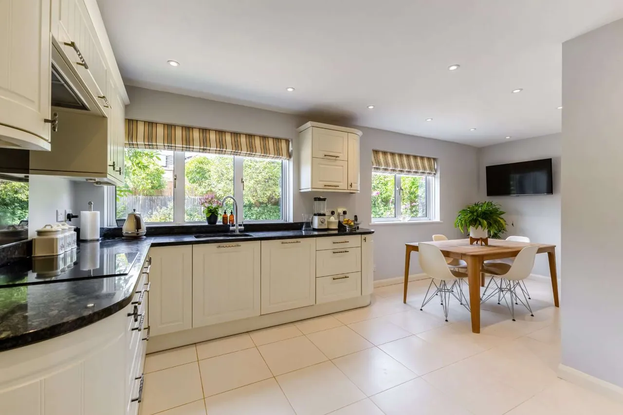 The Street, West Horsley, Leatherhead, Surrey, KT24 6HY, photo 2