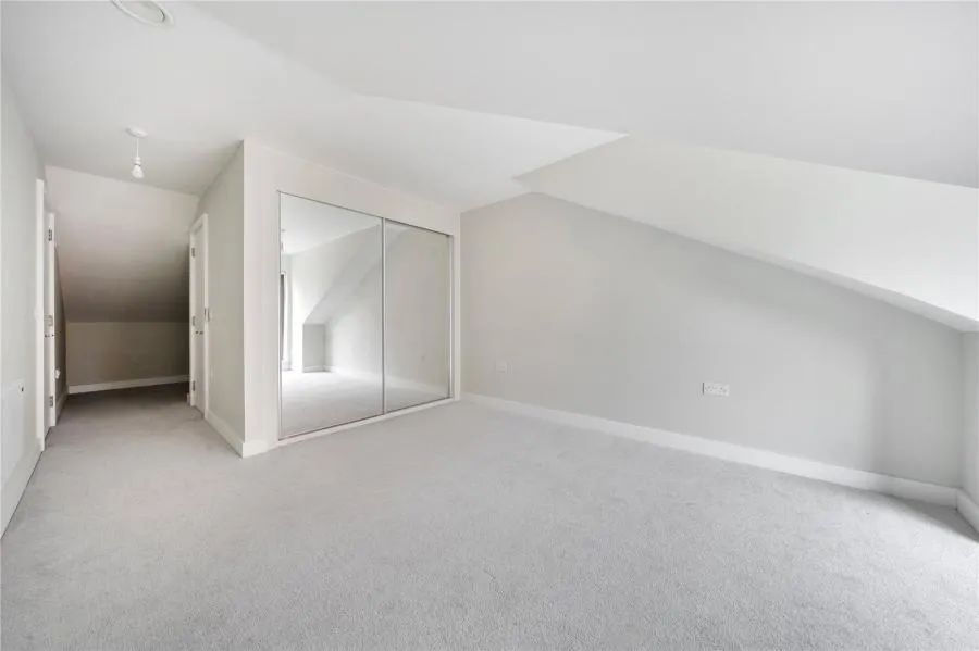 Highfield Avenue, Newbury, RG14, photo 11