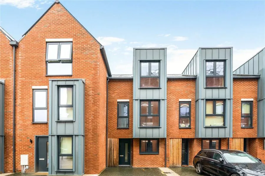 Highfield Avenue, Newbury, RG14, photo 3