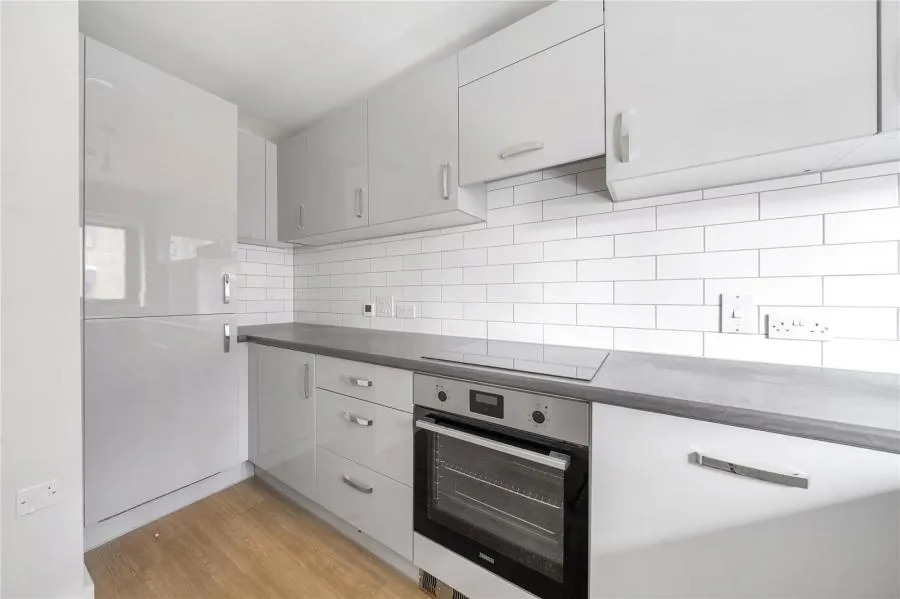 Highfield Avenue, Newbury, RG14, photo 6