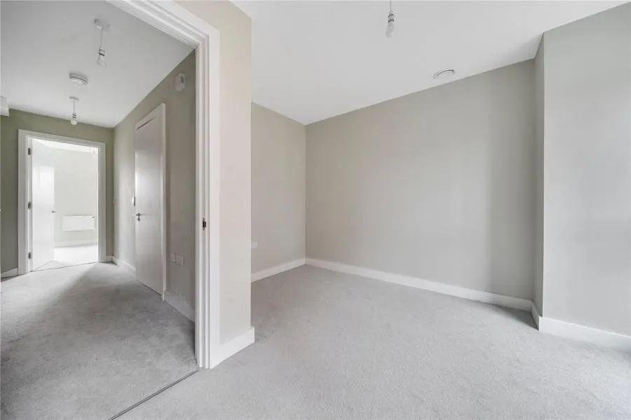 Highfield Avenue, Newbury, RG14, photo 2