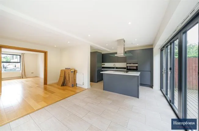 Surry, Esher, photo 2