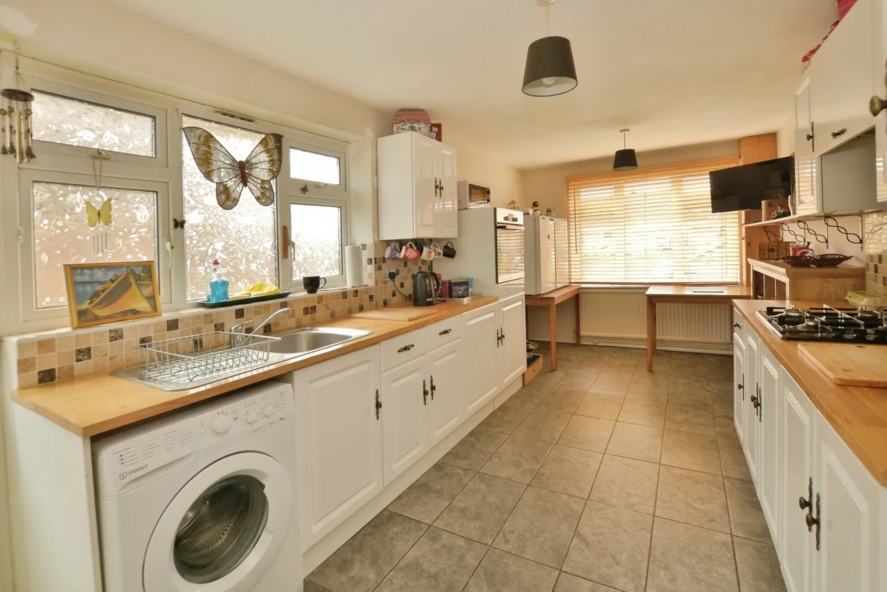 Laurel Avenue, St. Marys Bay, Romney Marsh, Kent, TN29, photo 4