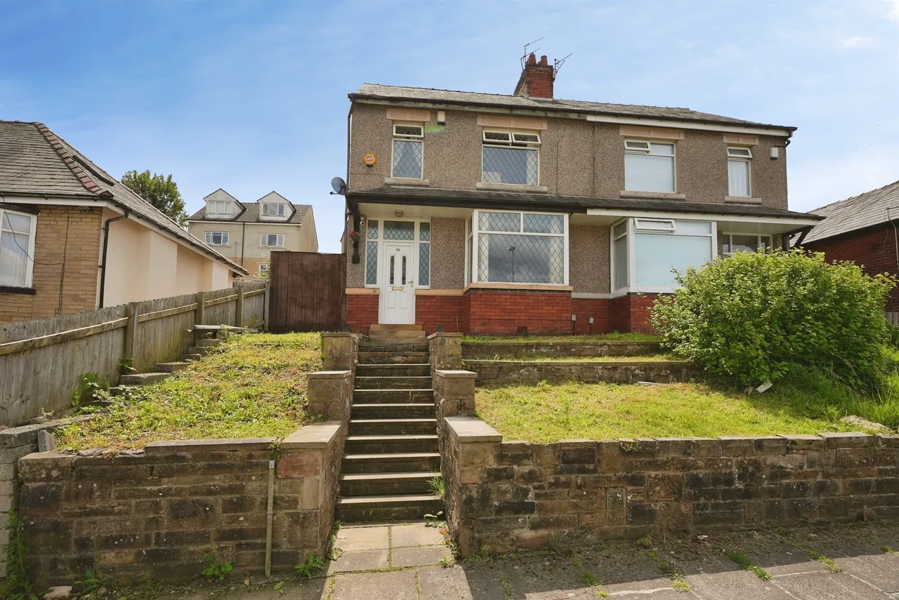 3 bed house for sale, Hollingwood Mount, Bradford, BD7