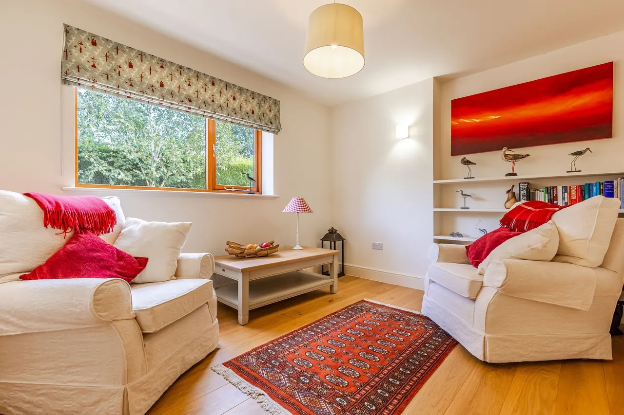 Beautifully Appointed Detached Proper, photo 8