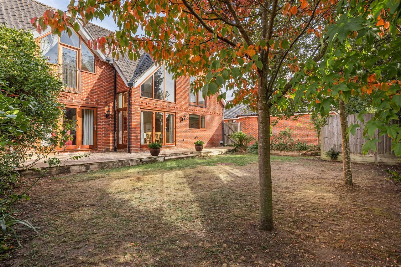 Beautifully Appointed Detached Proper, photo 17