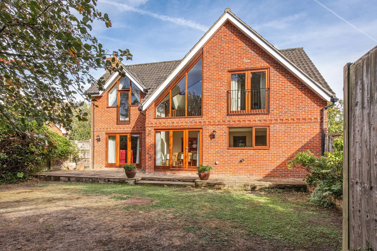 Beautifully Appointed Detached Proper, photo 16
