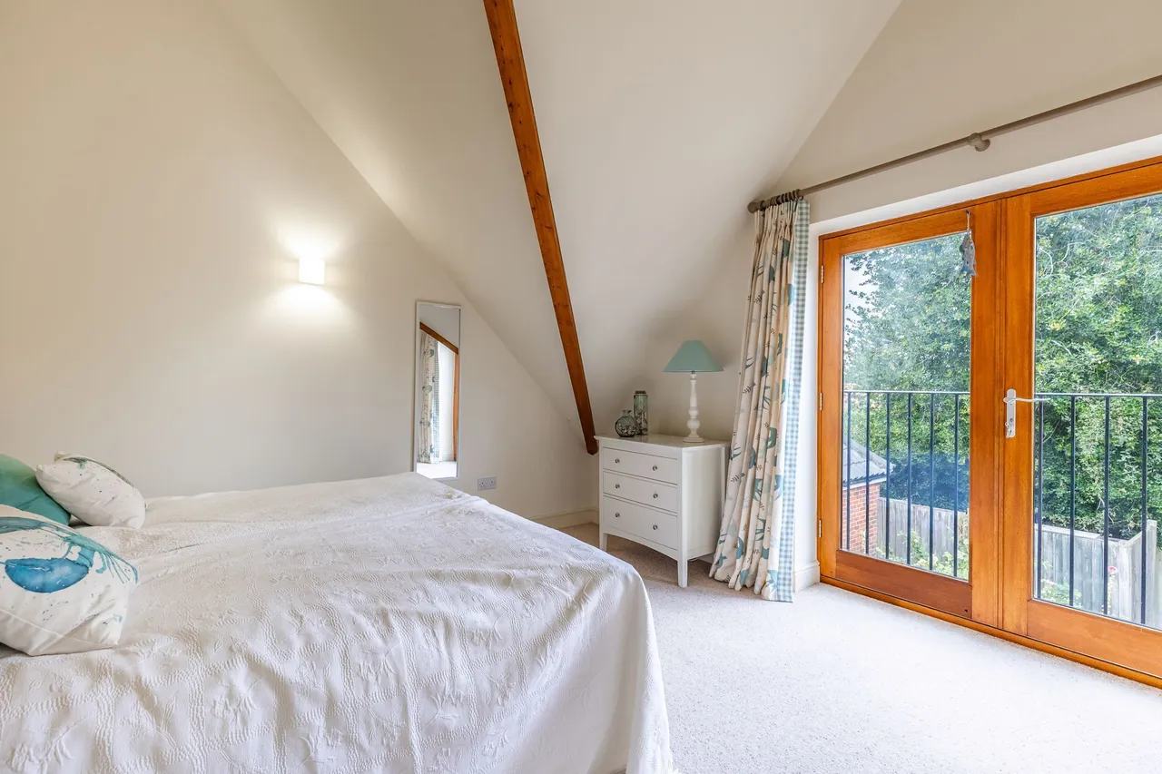 Beautifully Appointed Detached Proper, photo 13