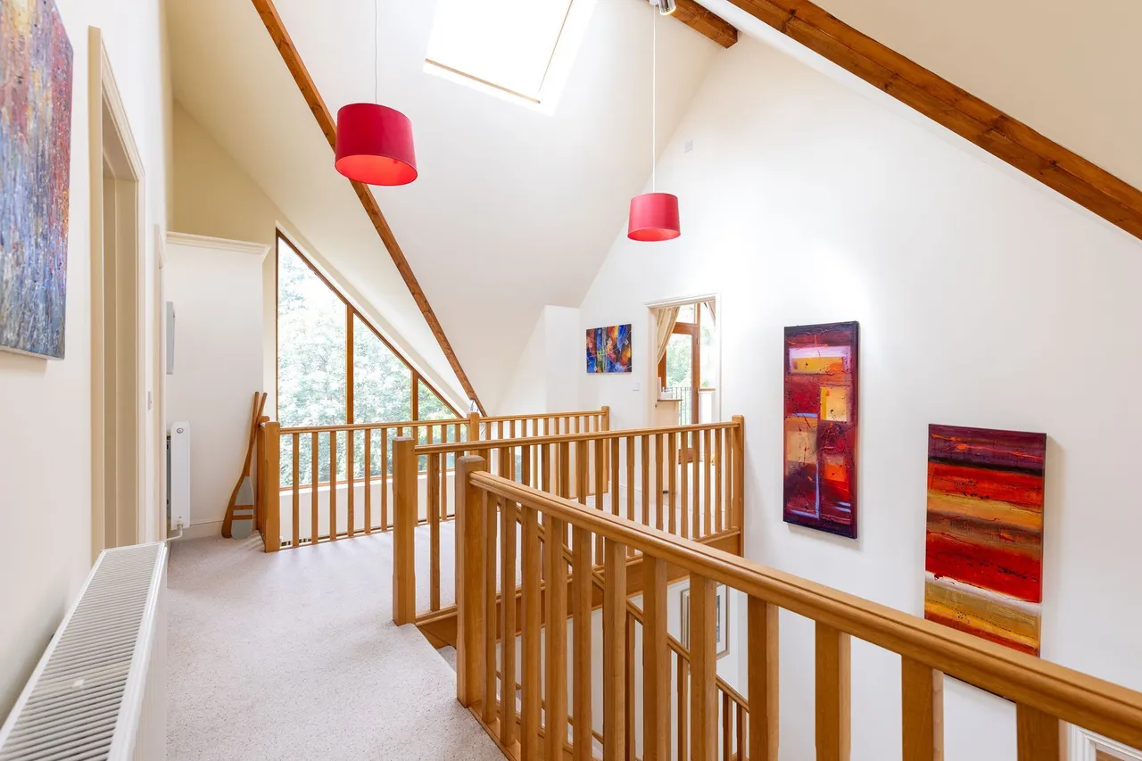 Beautifully Appointed Detached Proper, photo 10