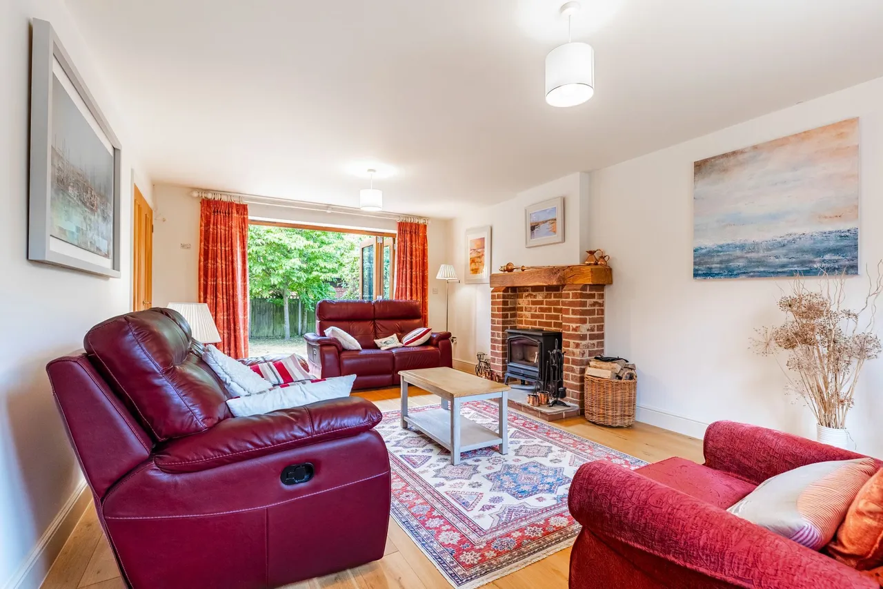 Beautifully Appointed Detached Proper, photo 7