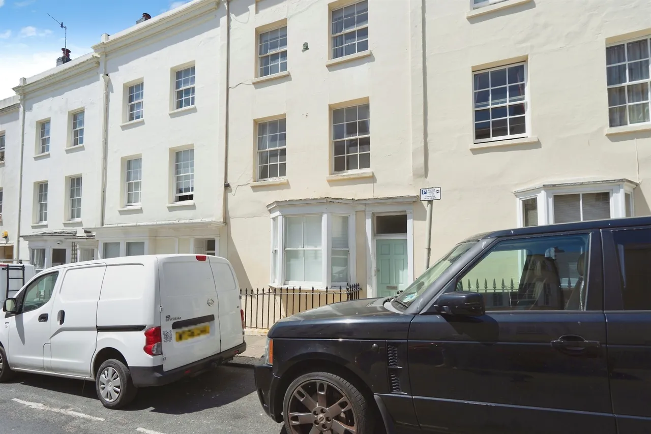 2 bed flat for sale — Lower Market Street, Hove