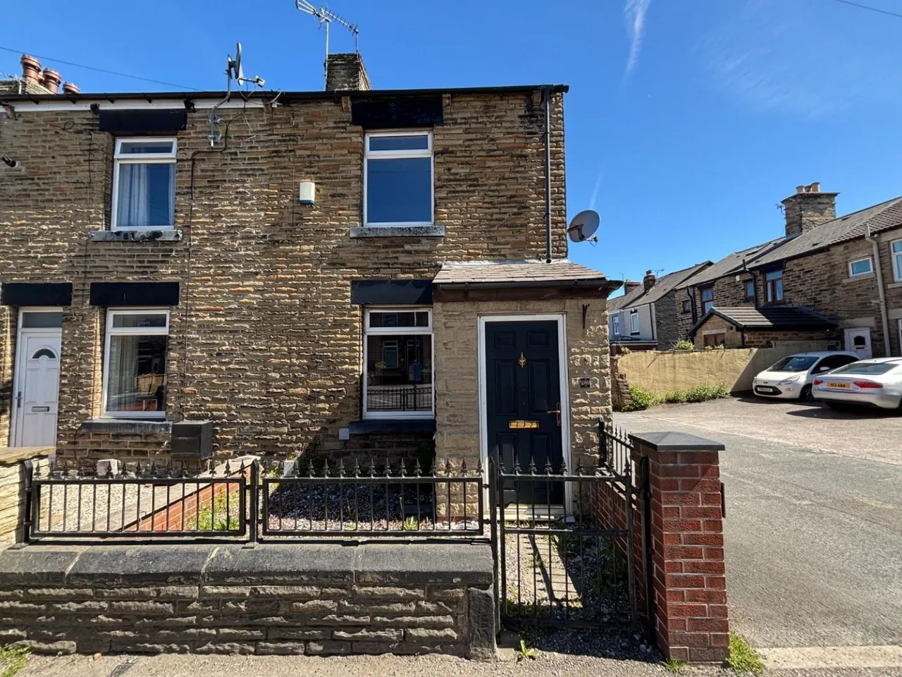 2 bed house for sale — Sheffield Road, Birdwell, Barnsley