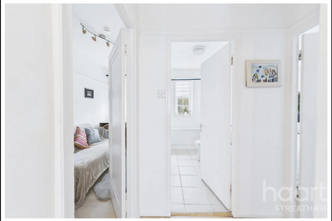 Wavertree Court Streatham Hill, SW2, photo 9