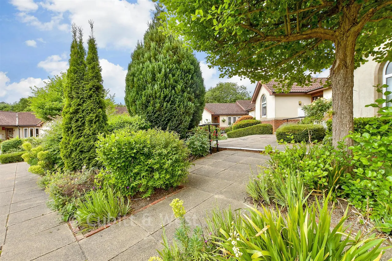 Alma Road, Reigate, RH2, photo 2