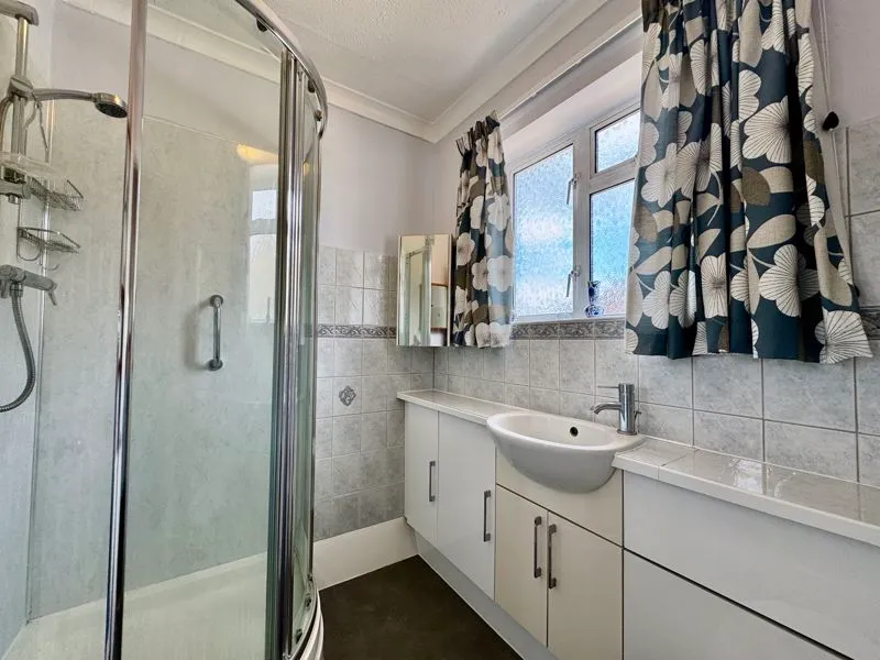 Lower Ridge, Bourne End SL8 5BL, photo 11