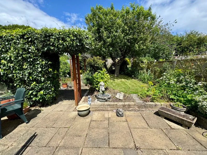 Lower Ridge, Bourne End SL8 5BL, photo 2