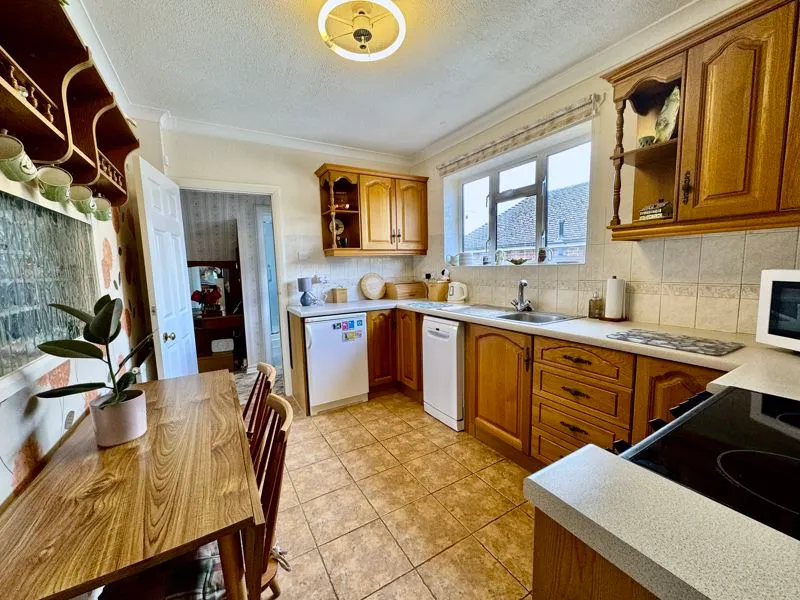 Lower Ridge, Bourne End SL8 5BL, photo 5