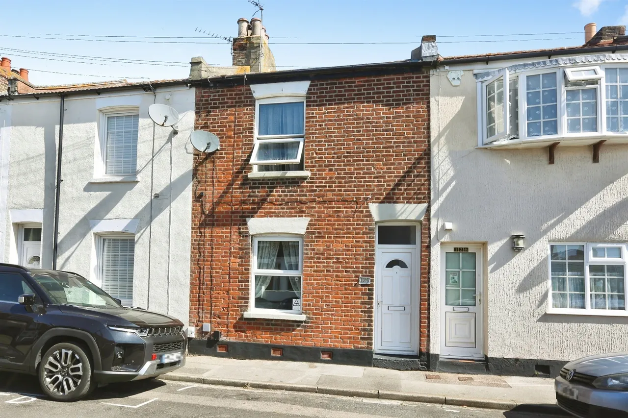 2 bed house for sale — Mayfield Road, Gosport
