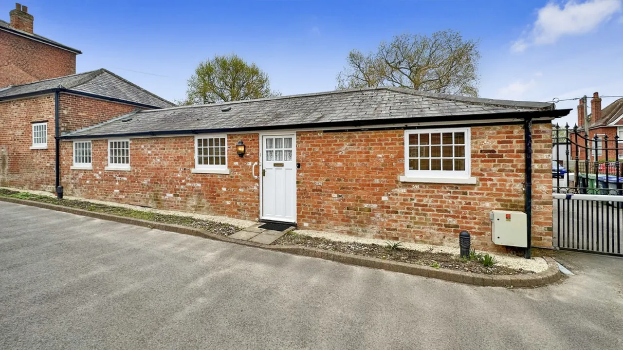 2 bed property for sale — William House Court, Westbury