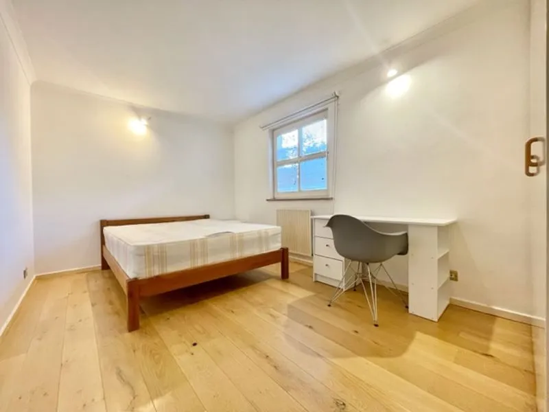Queen Of Denmark Court, London, SE16, photo 12