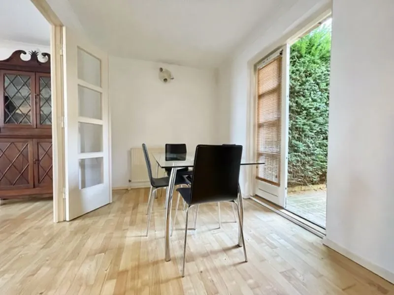 Queen Of Denmark Court, London, SE16, photo 3