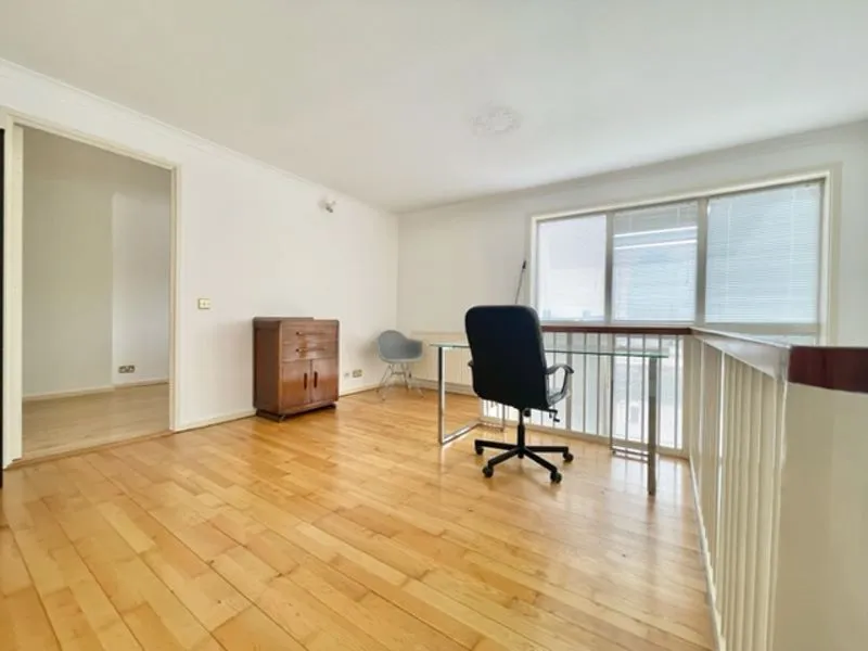 Queen Of Denmark Court, London, SE16, photo 6