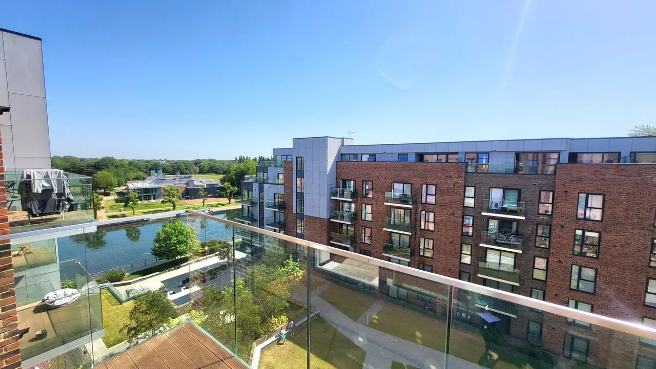 2 bed flat for sale — Avonside House, Fletton Quays, Peterborough, PE2