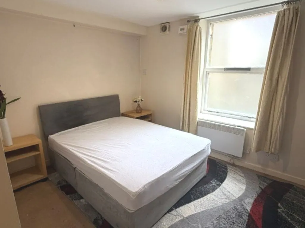 Queen Street, Morley, LS27, photo 4