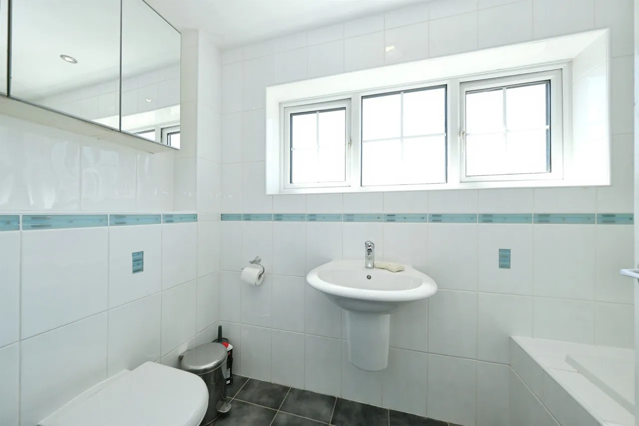 Castle Street, Melbourne, DE73, photo 16