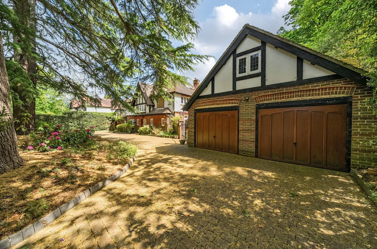 Avenue Road, Farnborough, Hampshire, GU14 7BW, photo 5