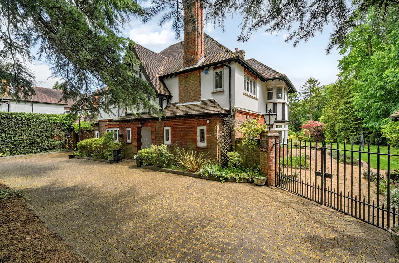 Avenue Road, Farnborough, Hampshire, GU14 7BW, photo 4