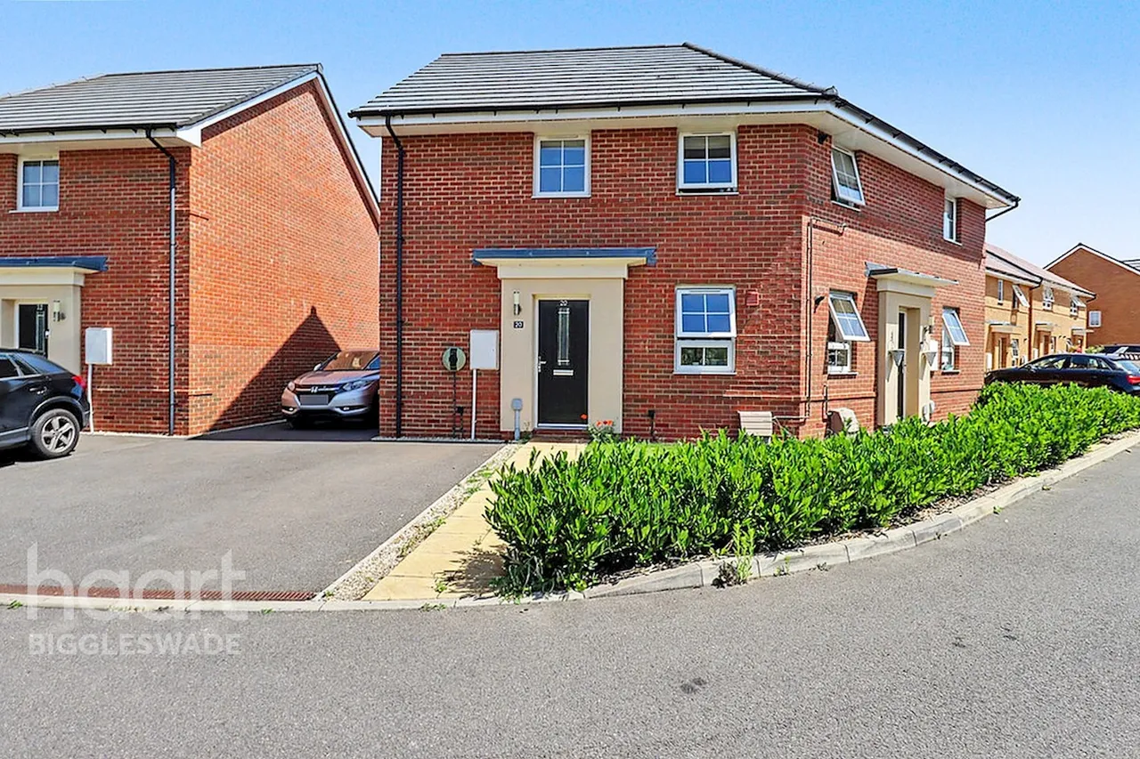 2 bed flat for sale, Belpaire Close, Lower Stondon, SG16