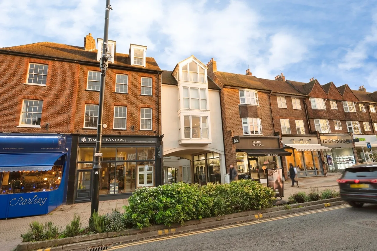 King Georges Walk, Esher, KT10, photo 3
