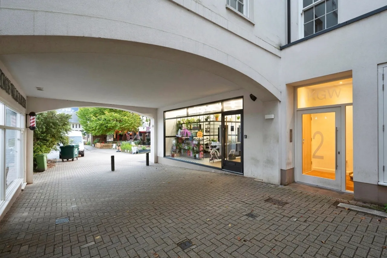 King Georges Walk, Esher, KT10, photo 7