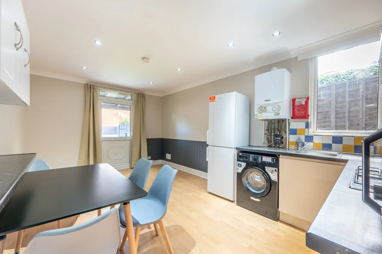 2 bed flat to rent — 9a Litchfield Gardens, London
