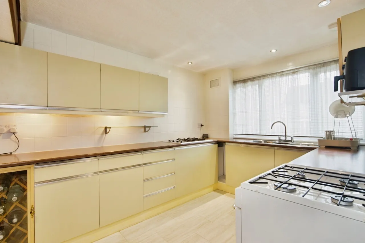 Keats Avenue, Romford, RM3, photo 5