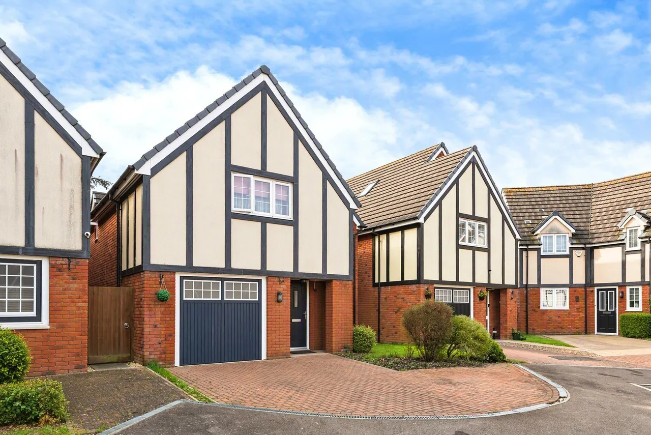 5 bed house for sale, Barnpear Court, Tuffley, GL4