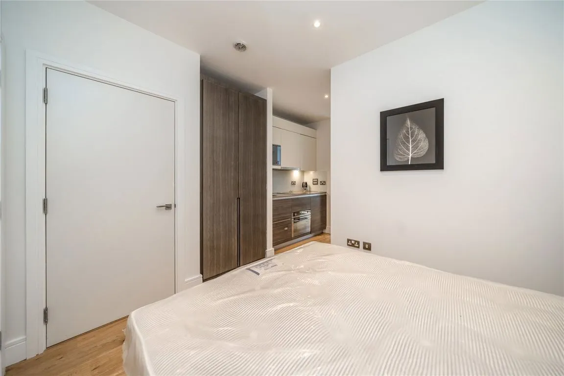 Clapham Road, London, photo 6