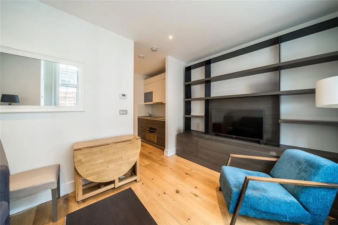 Clapham Road, London, photo 2