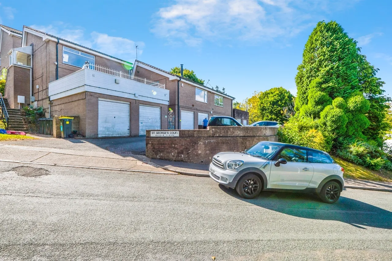 2 bed flat for sale — Linnet Close, Pentwyn, Cardiff