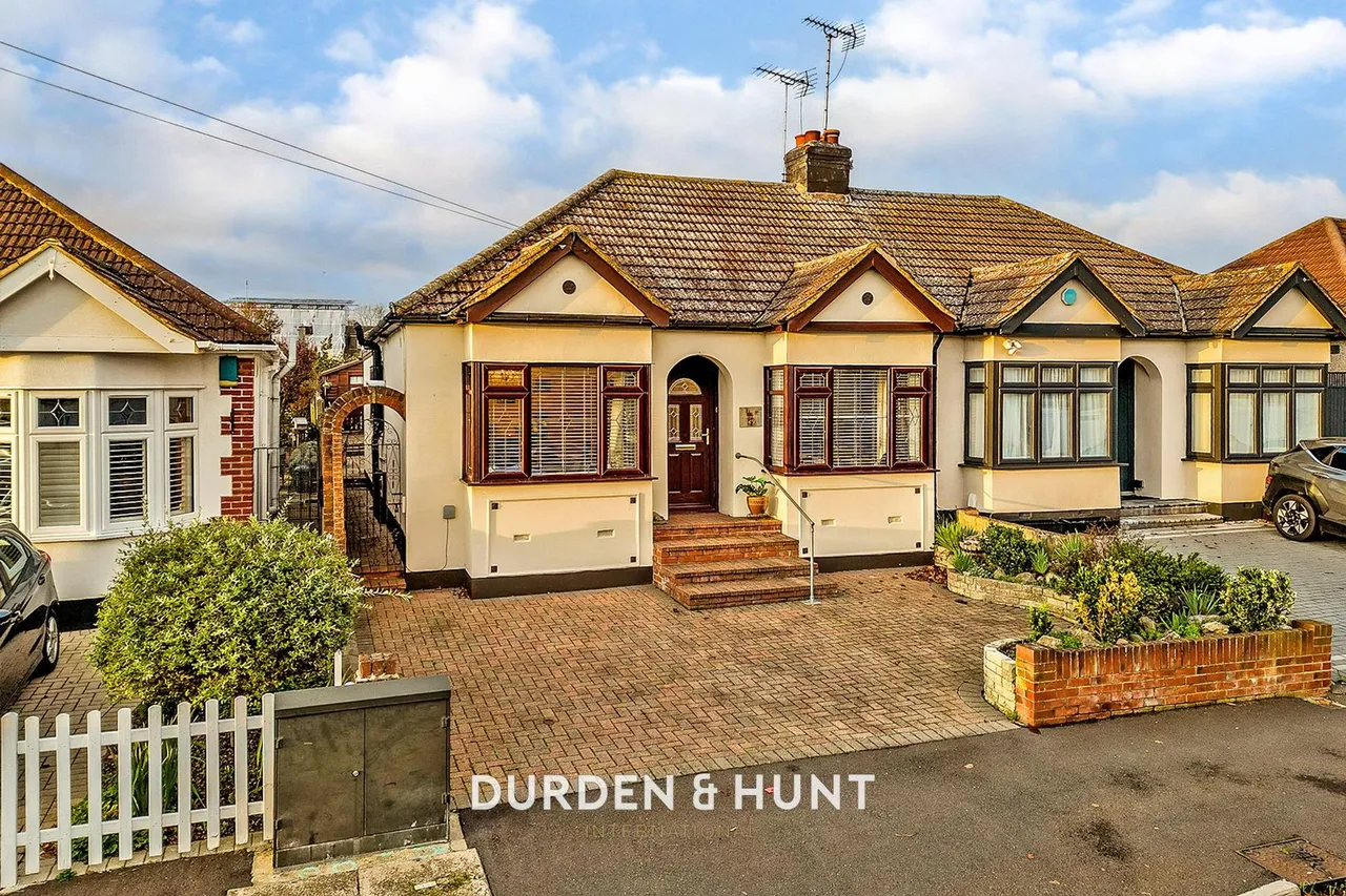3 bed house for sale, Ingreway, Harold Wood, RM3