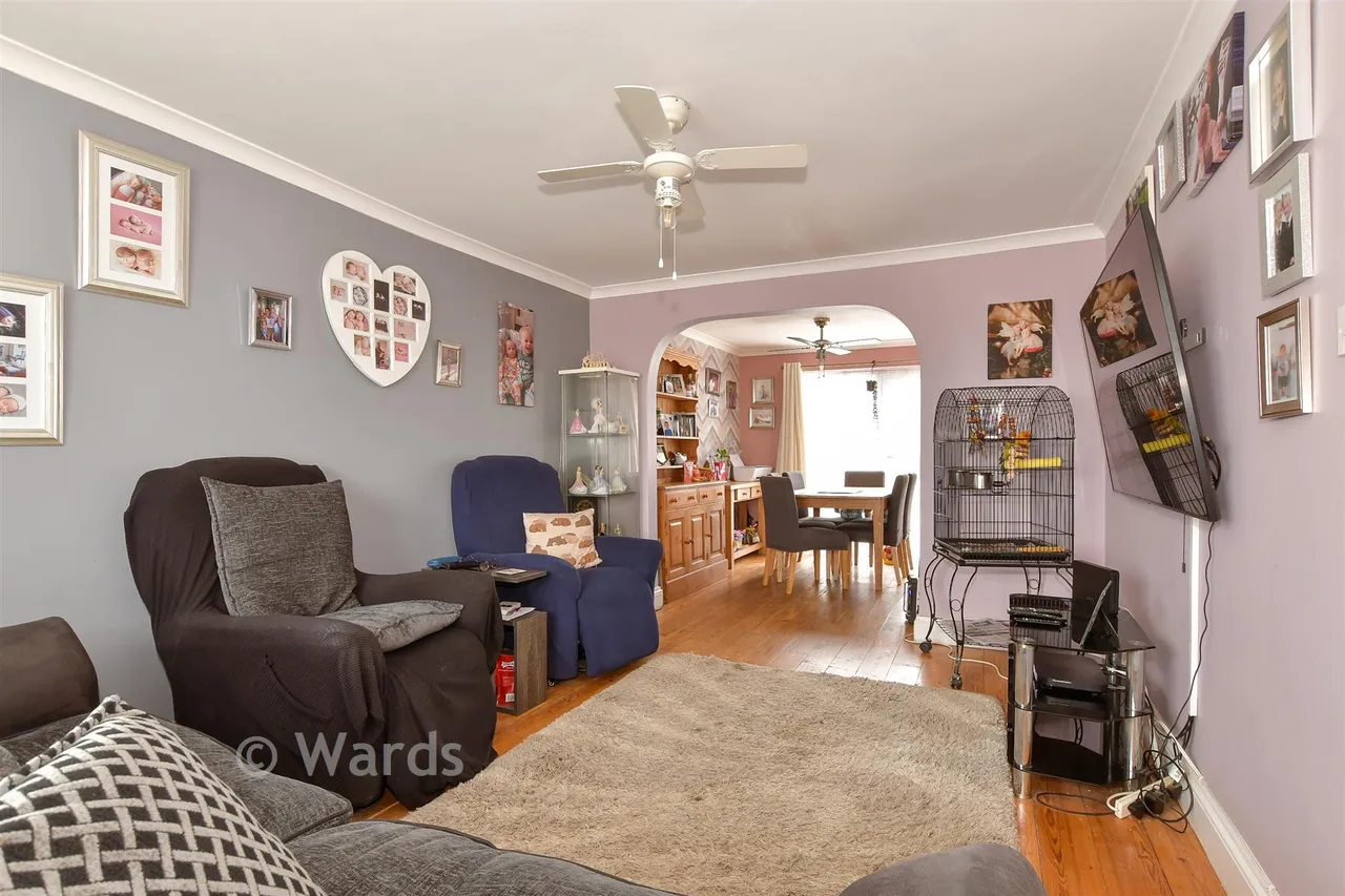 St. James Close, Warden Bay, ME12, photo 2